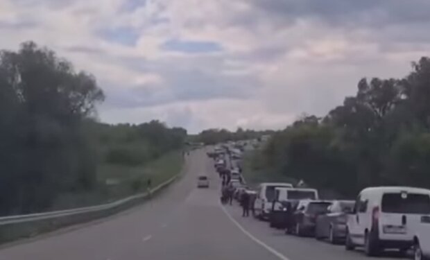 Окупанти обстріляли колону авто на Харківщині, десятки жертв: перші подробиці трагедії