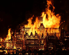 Празднующие британцы сожгли макет Лондона (видео)