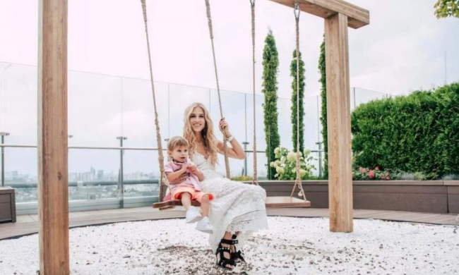 молодая мама