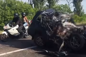 Зіткнення з вантажівкою призвело до масштабної ДТП на українській трасі, є жертви: "у машині була дитина..."