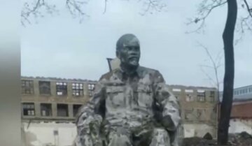 Уцелевший памятник Ленину нашли в Харькове, фото: "В наше время сложно ему выжить"