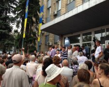 На Донбассе местные жители протестовали против отключений воды (фото)