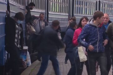 укрзалізниця, вокзал, вагон, поїзд, люди, пасажири