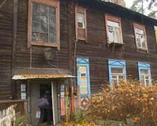 "Бараки – це так романтично": росіян масово переселять у дерев'яні будинки