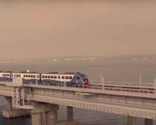Россияне рассвирепели из-за поездов через Крымский мост, гремит скандал: "Такое разочарование"
