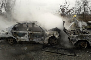 Кадры жесткого ДТП на Днепропетровщине: пламя охватило машины после удара