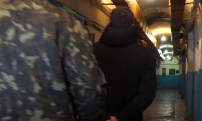 Нелюдь знущався з прикутої до ліжка мами на Львівщині, жінка терпіла більше року: "Вмикав музику і..."