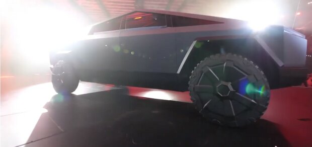 В сети рассказали о главных достоинствах Tesla Cybertruck: "первый пикап на Марсе"