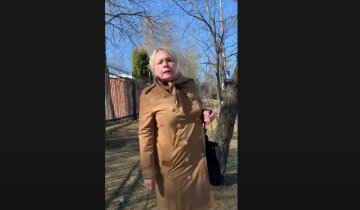 "Я стала жертвою": росіянка розірвала український прапор і накинулася з образами на українку в Швеції