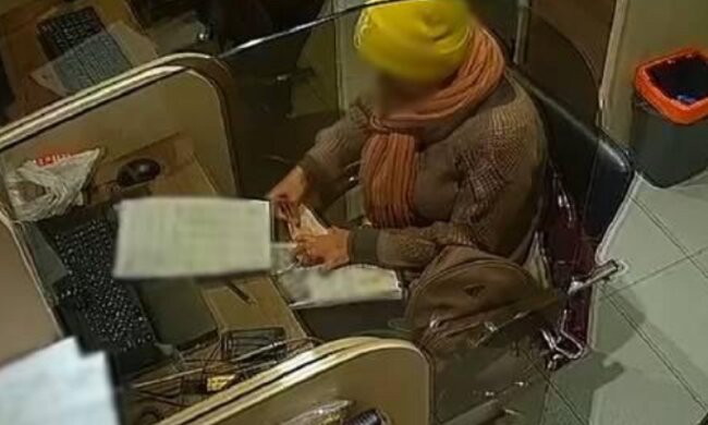 В одеських кафе спритна злодійка краде гаманці і чистить каси: як вона діє