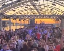 Скандальный клуб закатил бурную вечеринку в Киеве, видео: "карантин не для всех"
