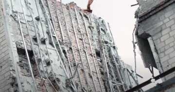 "Больно смотреть": из-под завалов украинской больницы достали тела