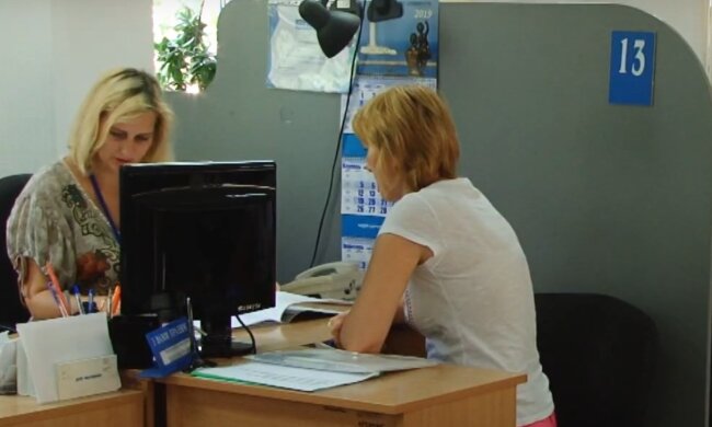 На одну вакансію претендує 7 безробітних, кому в Україні легше знайти роботу: названо популярні сфери