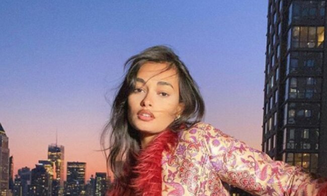 Бразильская красотка из Victoria's Secret в кружевном корсете устроила "пожар" на камеру: пикантные фото