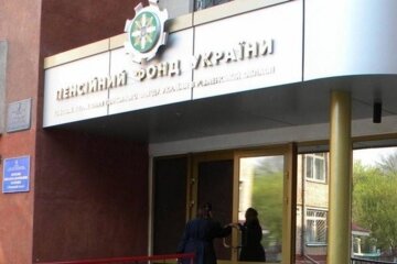 Расчет пенсий и стаж, в ПФУ разъяснили украинцам важные нюансы: "трудовая книжка..."