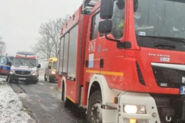 Водитель автомобиля доставки сбил женщину с двухлетним ребенком в коляске: "Двигался задним ходом"