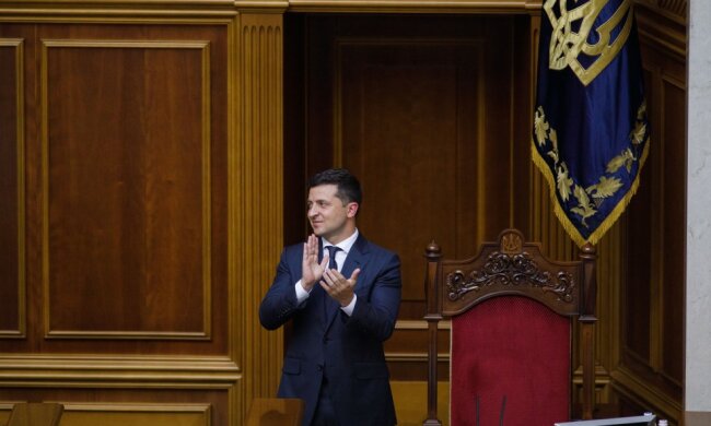 Ограничение зарплат украинцев на карантине, Зеленский подписал важный закон: кто получит заоблачные выплаты