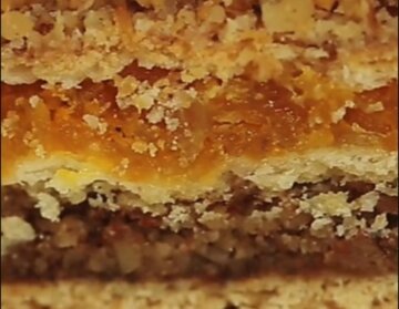 С сухофруктами вкуснее: "Мастер Шеф" Литвинова удивила рецептом трехслойного сладкого пирога