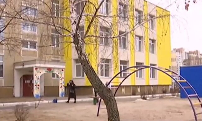 В Киеве родители бьют тревогу, воспитателей детсада обвиняют в буллинге:"ставят на стул в центре кабинета и..."