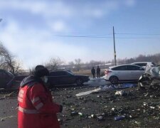 Под Киевом лобовое столкновение превратило авто в металлолом, без жертв не обошлось: кадры и детали ДТП