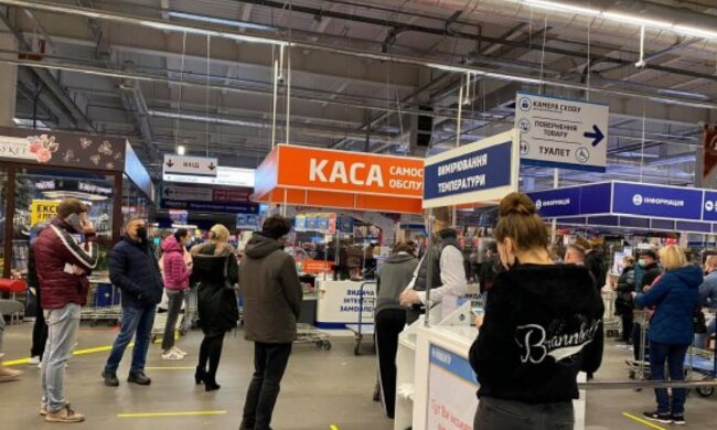 ЧП в одесском гипермаркете, одного из продавцов нашли на полу: детали трагедии