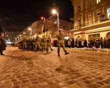 У центрі Львова помітили озброєних військових (фото)