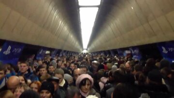 метро толпа