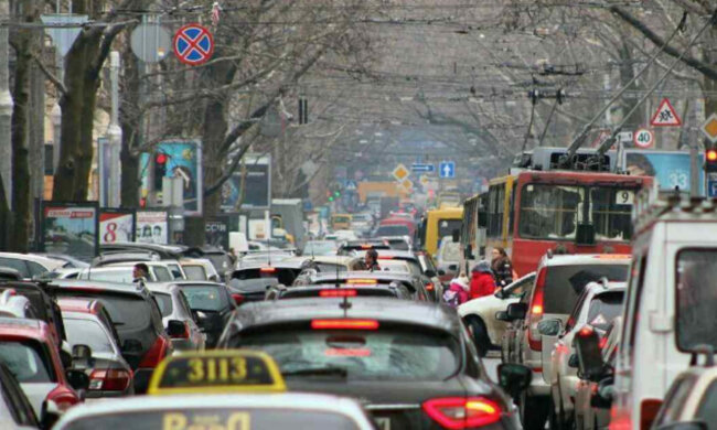 У центрі Дніпра перекриють рух, названа дата: в чому причина