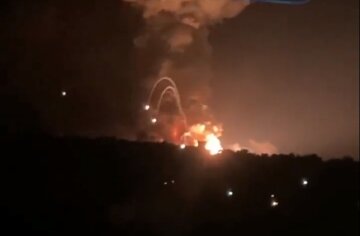 Взрывы гремят в "ДНР", дым и огонь до небес: "ВСУ очень хорошо поздравили..."