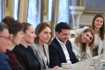 Олена Зеленська в наряді вчительки приголомшила зізнанням: «Завжди його згадуєш…»