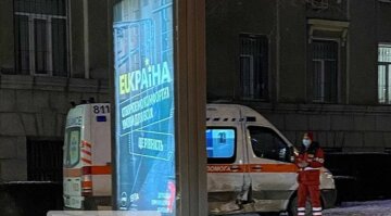 На Сумской в скорую с маленьким пациентом врезался фургон: кадры ДТП в Харькове