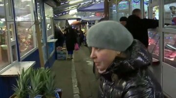 Киевляне вышли на "охоту" перед новым годом: за продуктами выстроились огромные очереди,  видео