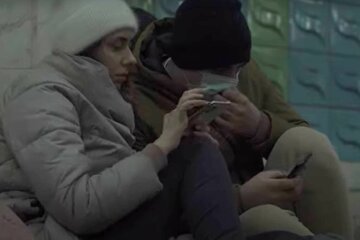 метро, бомбоубежище, укрытие, люди, телефон, скрин