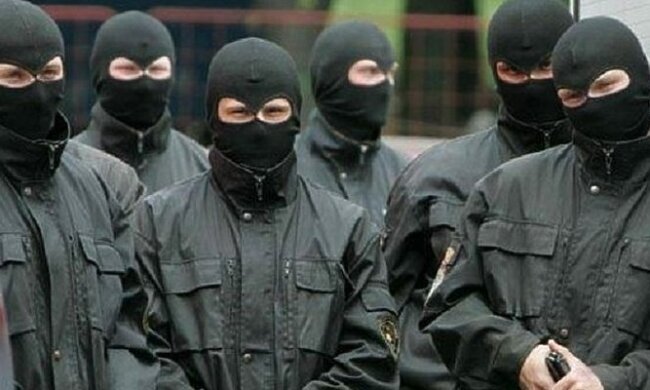 Будинки кримських татар оточили люди в масках, жителі в очікуванні гіршого: що відбувається