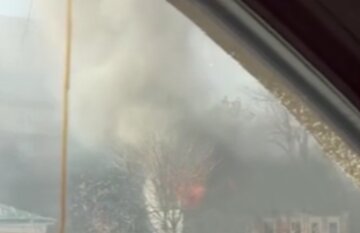 Пожежа розгорілася в Києві, язики полум'я вириваються з вікон: відео і подробиці НП