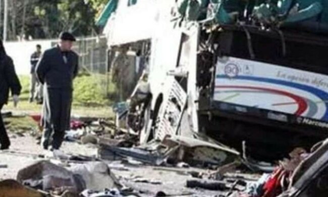 21 загиблий і 30 постраждалих: кадри зіткнення двох автобусів облетіли мережу