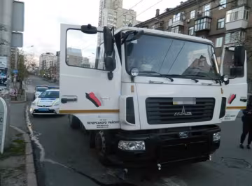 Курйозне викрадення: в центрі Києва викрали водовоз (фото)