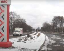 Асфальт устал: в Харькове на перекрестке после ремонта провалилась дорога, видео ЧП