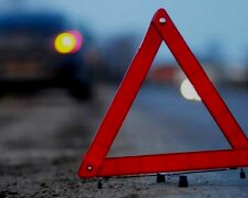 Перевернутое авто заблокировало движение в Киеве: «машина разбита в клочья», подробности ДТП