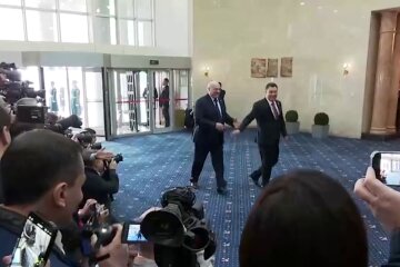 "Я пешком пришел": Лукашенко пожаловался на "слабые Mercedes" после скандала на Крымском мосту