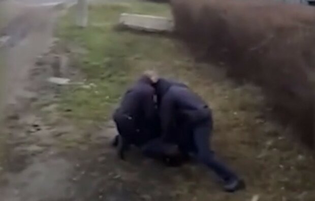Люди битком набили маршрутку в Луцке, вопреки карантину: пассажиров "повязали" полицейские, фото