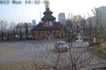 Біля церкви у Дніпрі поліція відкрила стрілянину по авто: з'явилося відео з місця