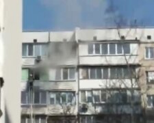 В Киеве загорелась многоэтажка: бабушка оказалась в огненной ловушке на девятом этаже, кадры с места ЧП