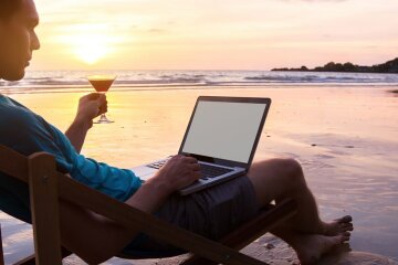 отдых, море, доход, фриланс, ноутбук