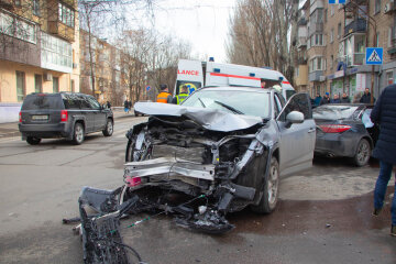 Масштабна автокатастрофа в центрі Дніпра: кадри руйнівної аварії