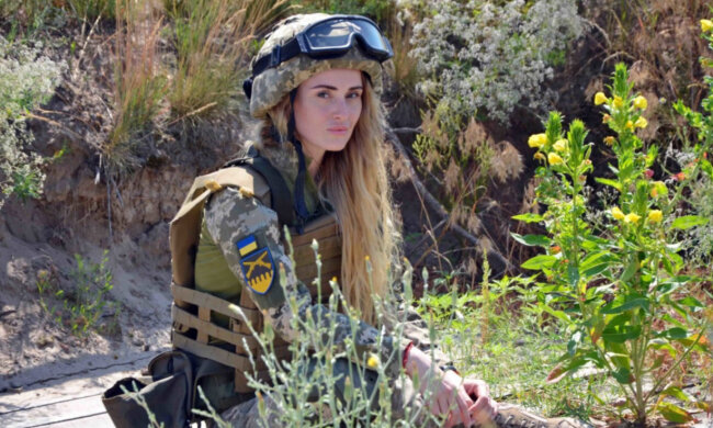 "Я роблю те, що повинна": українка проміняла життя в Парижі на окопи Донбасу