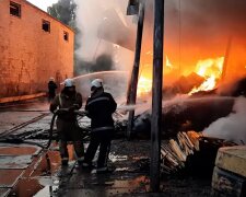 Масштабный пожар в Харькове затянулся на 18 часов: фото и детали ЧП