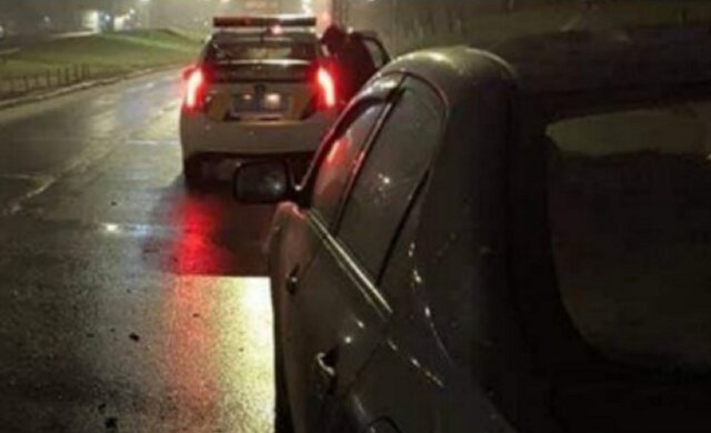 Пьяный водитель устроил масштабное ДТП в Киеве, фото: крушением авто не ограничился