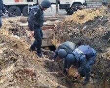 Возле людного места в Киеве нашли мину: слетелись спецслужбы, фото