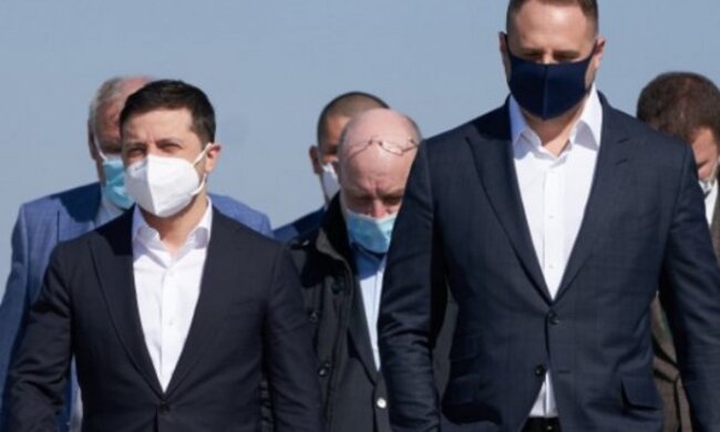 В СМИ рассказали о не каноничных причинах изоляции Зеленского и Ермака